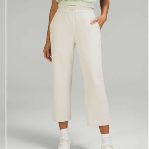 Lululemon Softstreme High-Rise Straight Leg Crop
White Opal